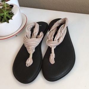 Yoga mat flip flops never worn